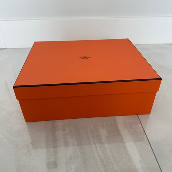 Gorgeous Hermes Box with 2 Dust Bags, Extra Long Ribbon and Paper Shoe Inserts - Picture 7 of 10